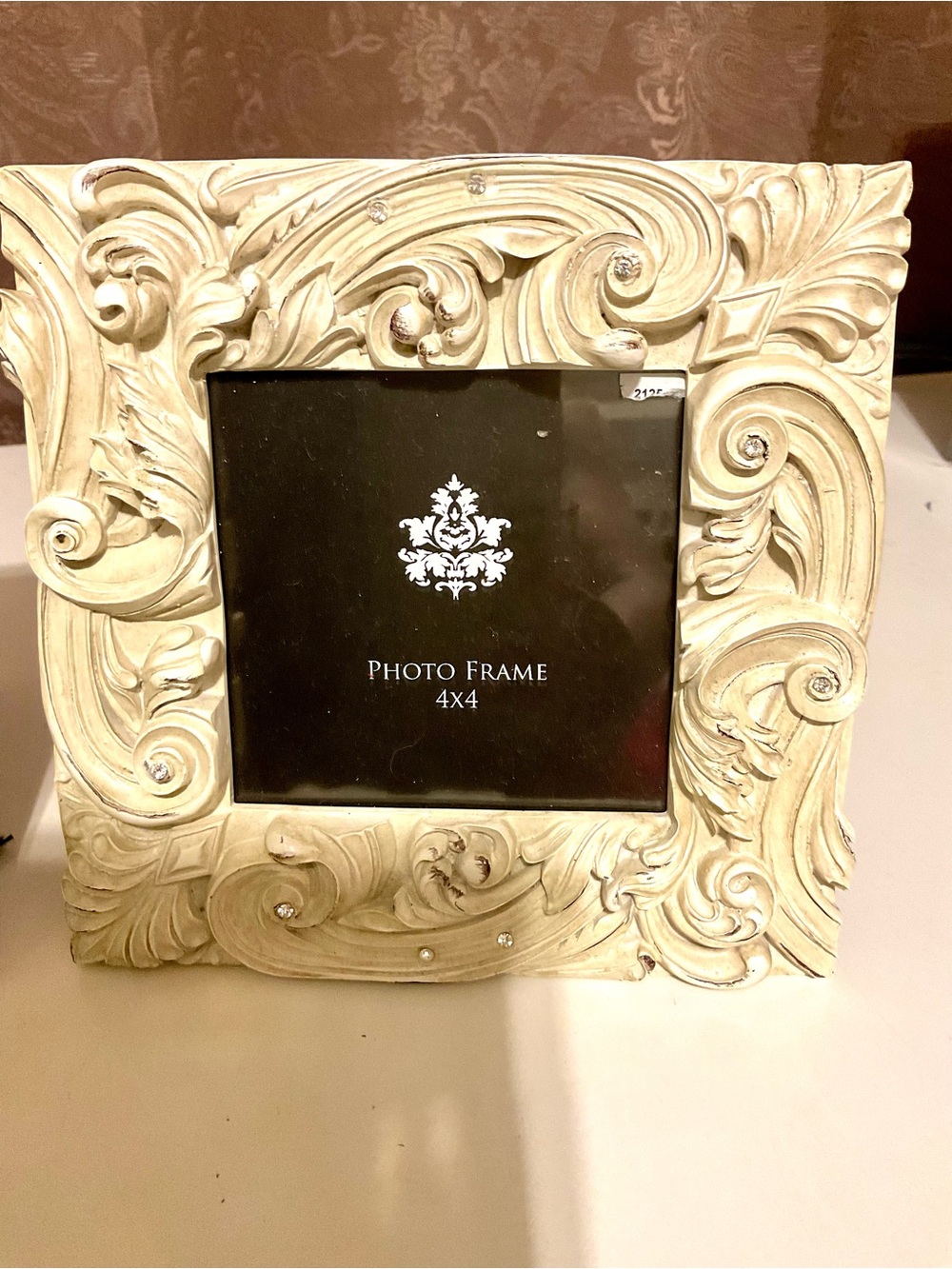Elegant Carved 4x4 Photo Frame - White Cream - The weight causes me more to mail